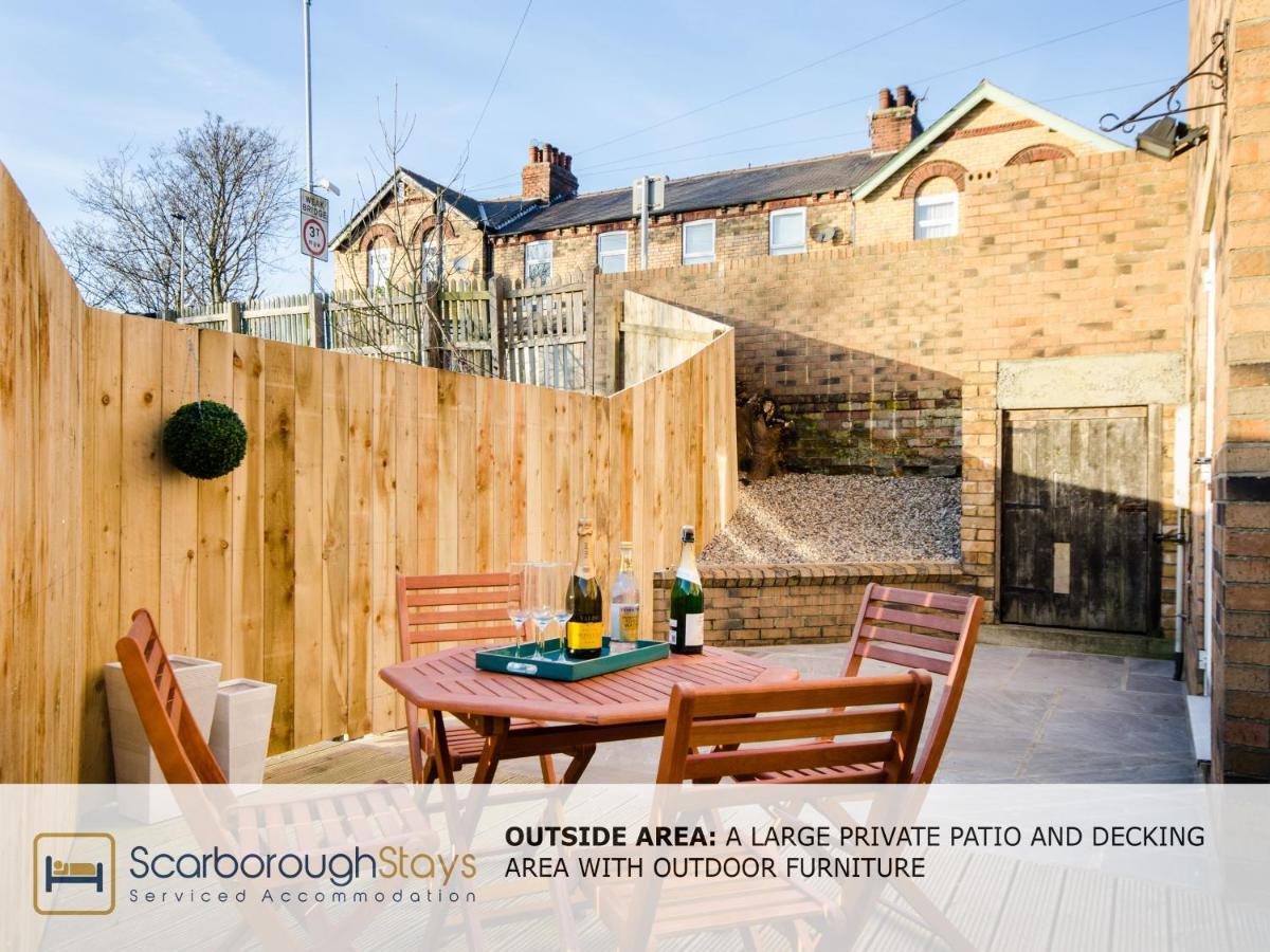 Hibernia Place, 3 Bedroom Townhouse With Patio & Seating Area - Free Parking Scarborough Exterior photo